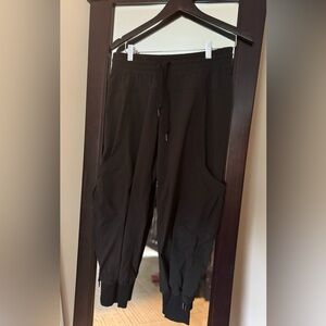 LULULEMON Black Cropped Jogger Pants (US 6)